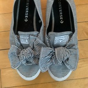 Converse sneaker flat with bow